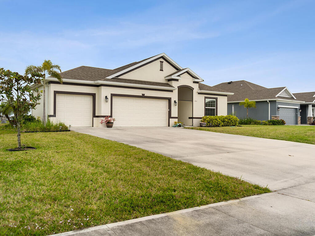 8351 Laguna Circle, Micco, FL 32976