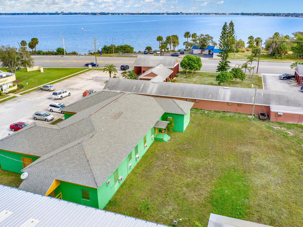 1300 S Harbor Cirty, Melbourne, FL 32901