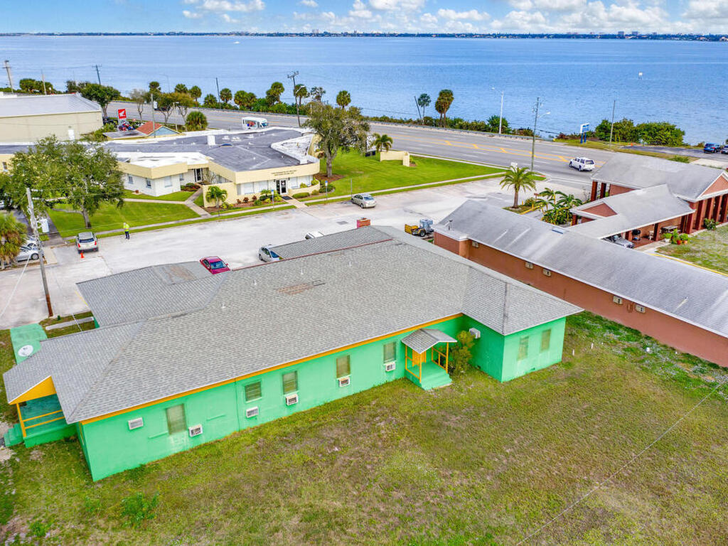 1300 S Harbor Cirty, Melbourne, FL 32901