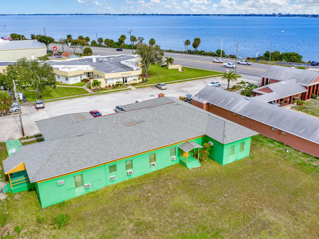 1300 S Harbor Cirty, Melbourne, FL 32901