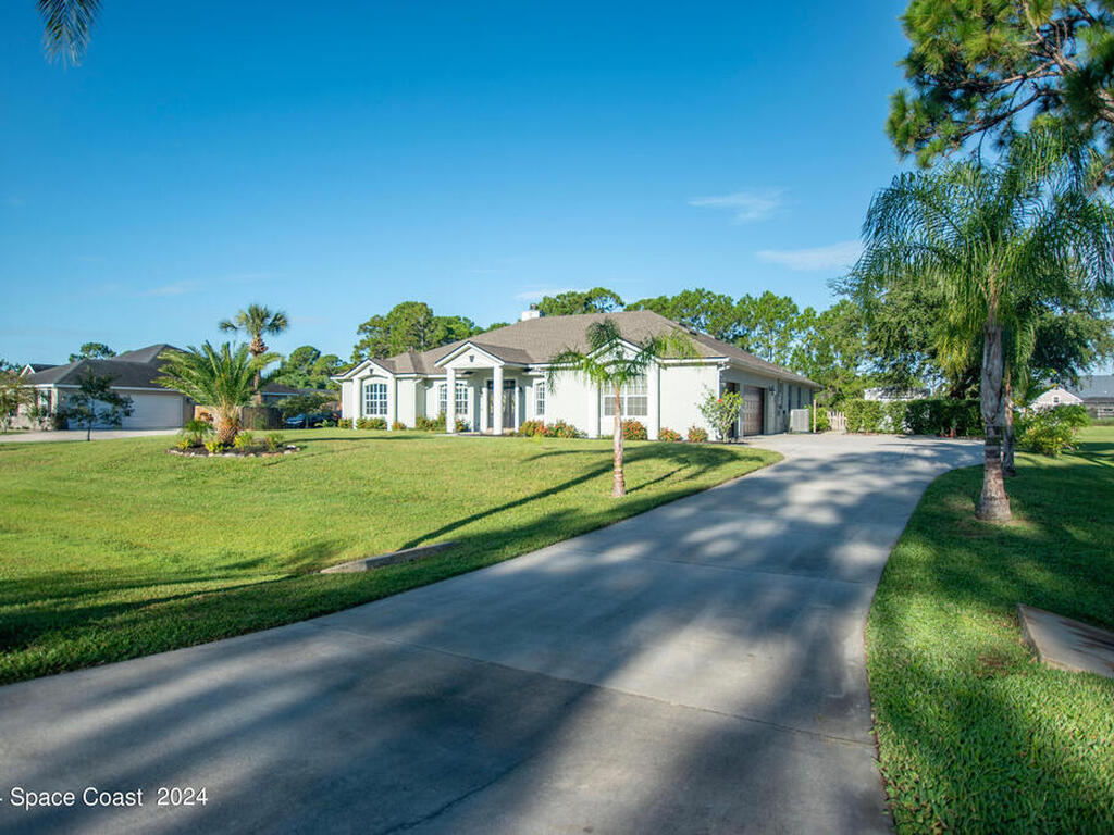 5000 Fawn Lake Boulevard, Mims, FL 32754