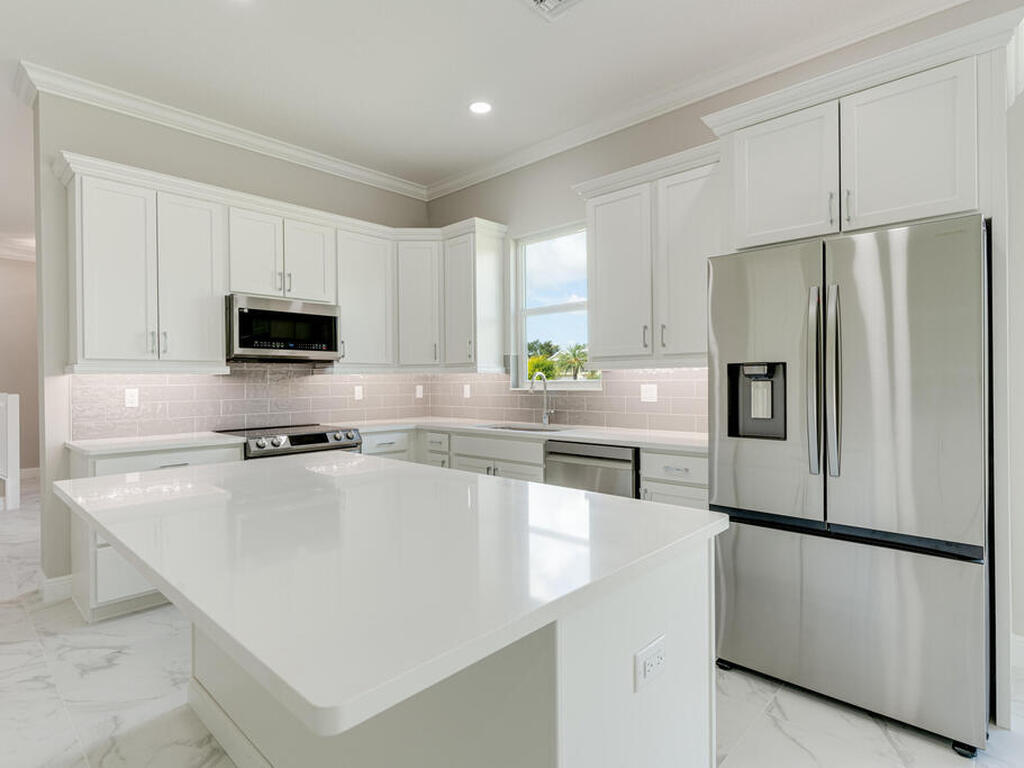 2005 Bridgepointe Circle, Vero Beach, FL 32967