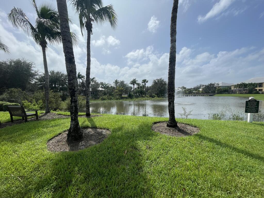 2005 Bridgepointe Circle, Vero Beach, FL 32967