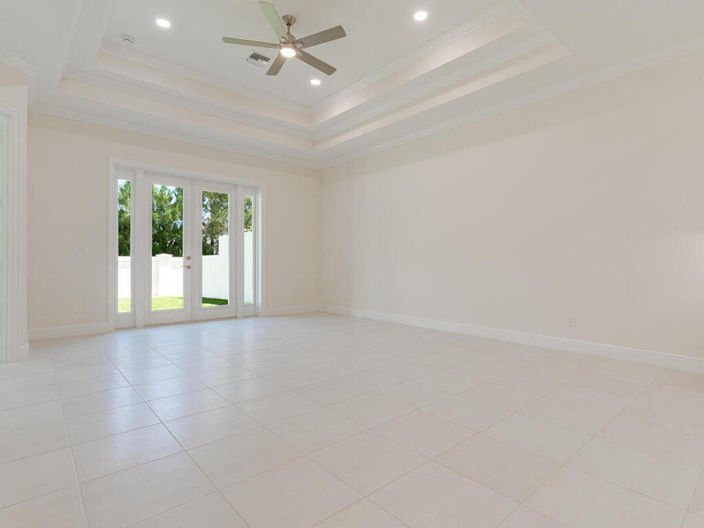 2005 Bridgepointe Circle, Vero Beach, FL 32967