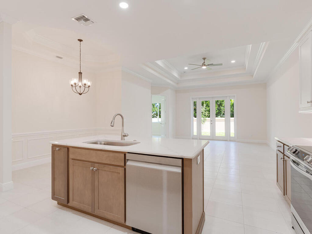 2005 Bridgepointe Circle, Vero Beach, FL 32967