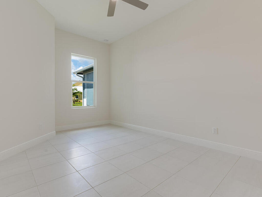 2005 Bridgepointe Circle, Vero Beach, FL 32967