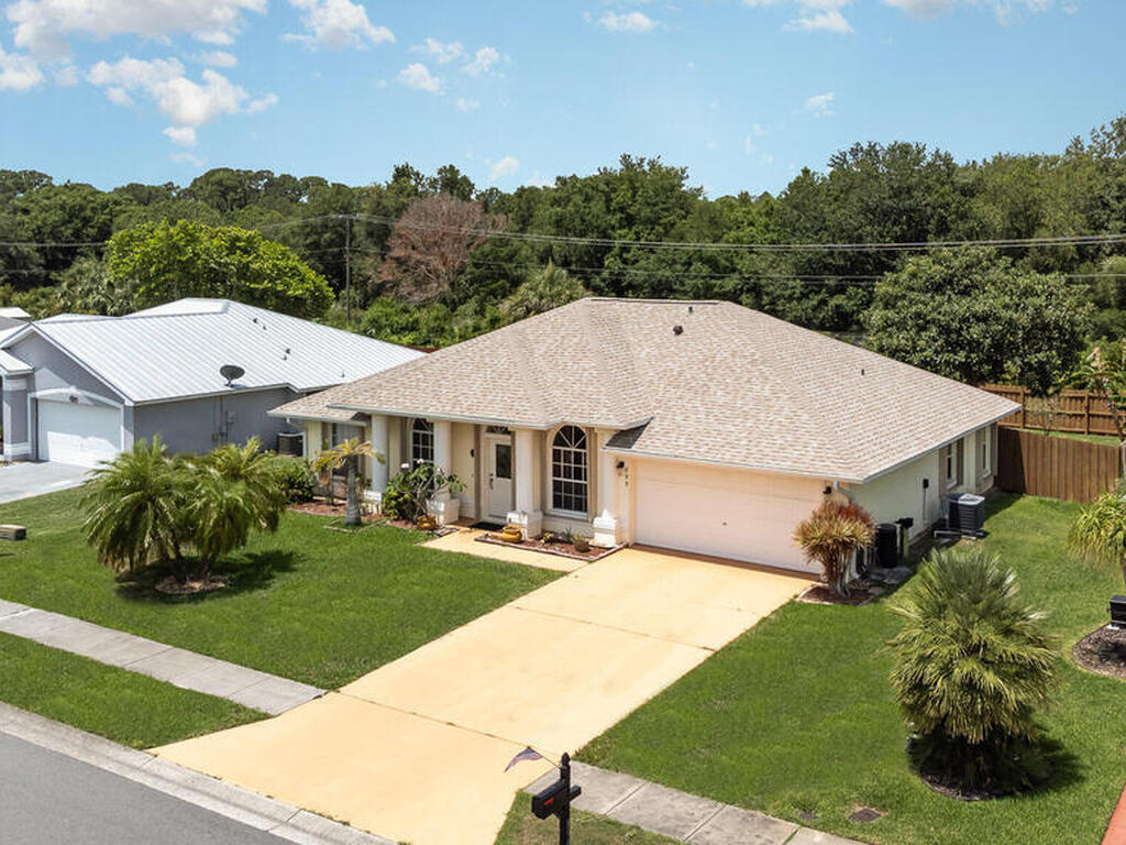 899 Hunters Creek Drive, Melbourne, FL 32904