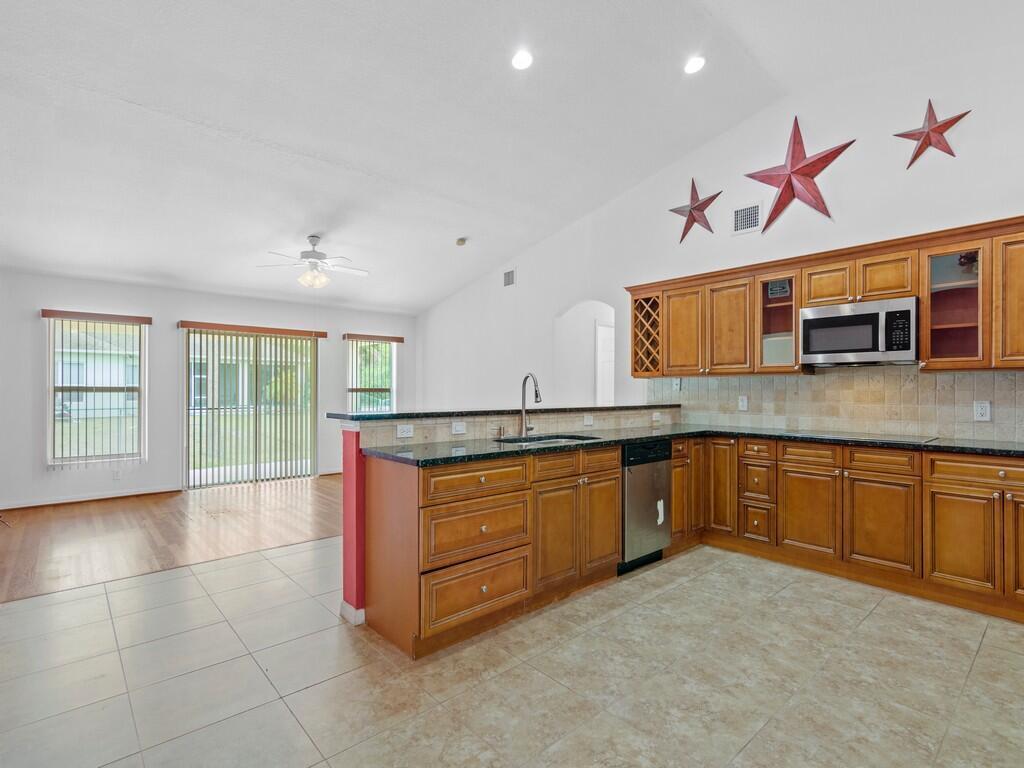 9165 85th Place, Vero Beach, FL 32967