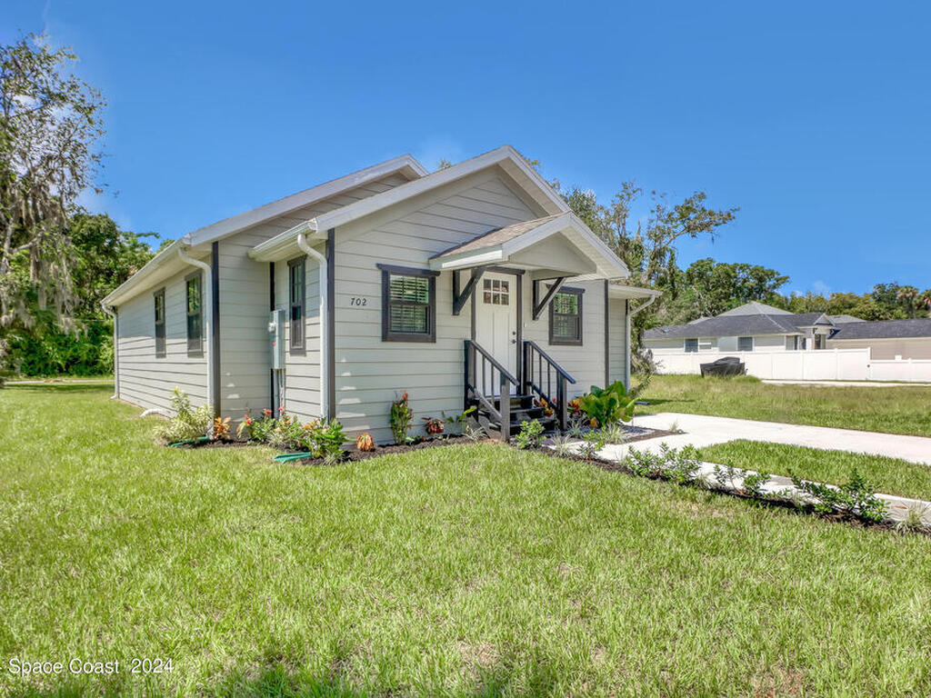 702 S Myrtle Avenue, New Smyrna Beach, FL 32168