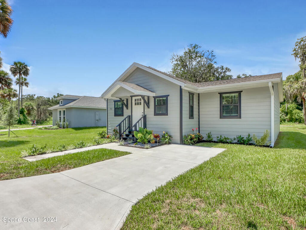 702 S Myrtle Avenue, New Smyrna Beach, FL 32168