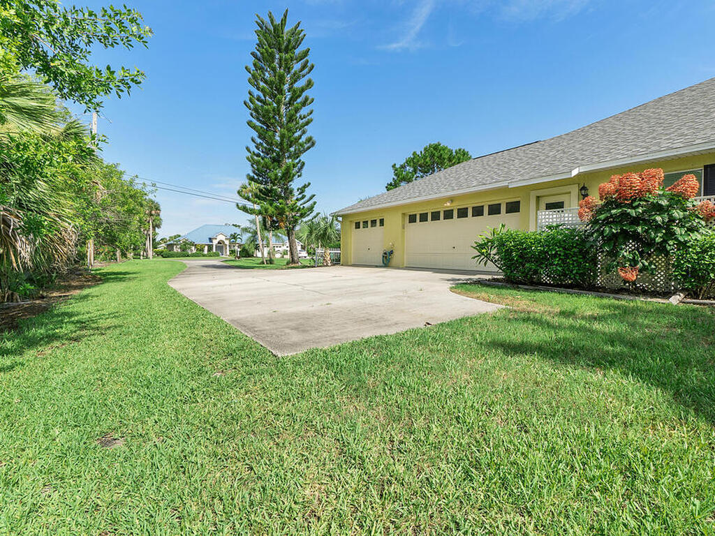 5100 Mallard Lakes Court, Merritt Island, FL 32953