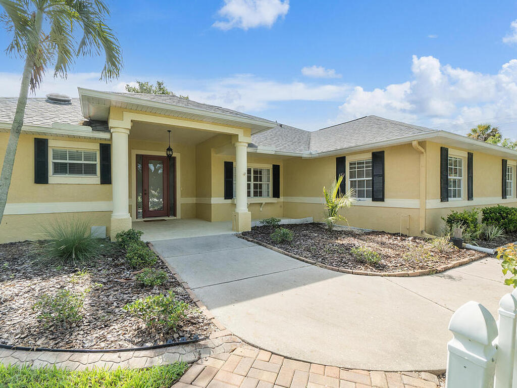 5100 Mallard Lakes Court, Merritt Island, FL 32953