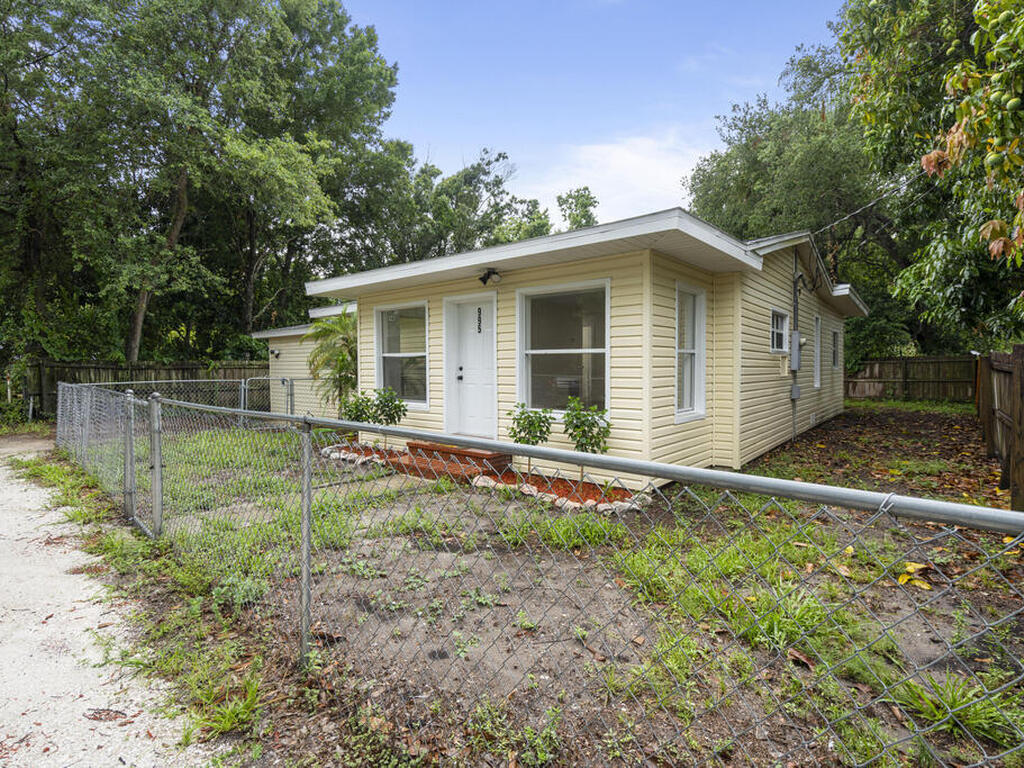 995 Bevis Road, Merritt Island, FL 32953