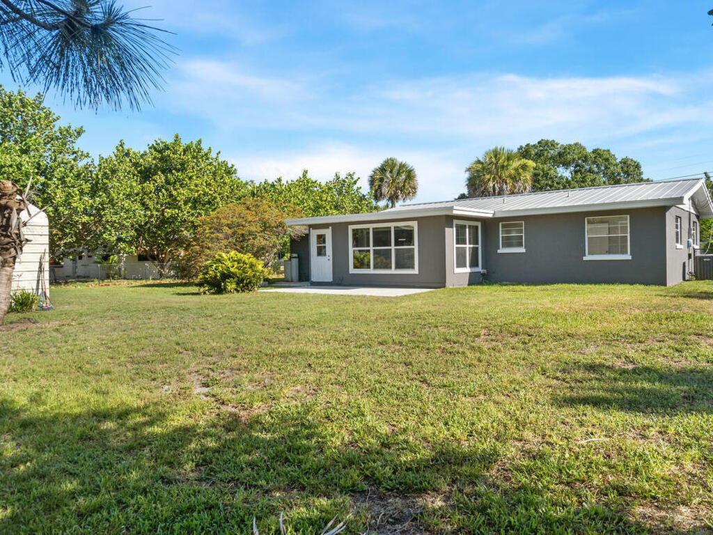 1651 11th Place, Vero Beach, FL 32960