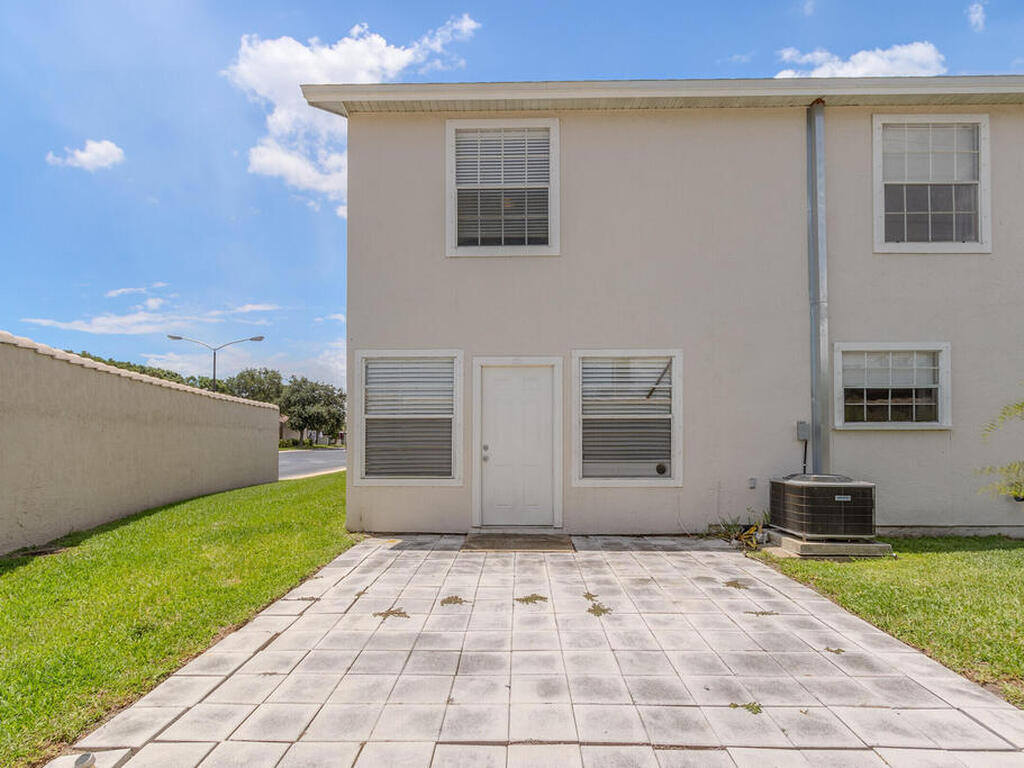 900 S Fork Circle, Melbourne, FL 32901