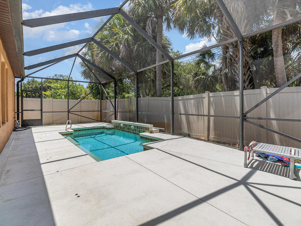 2842 Glenridge Circle, Merritt Island, FL 32953