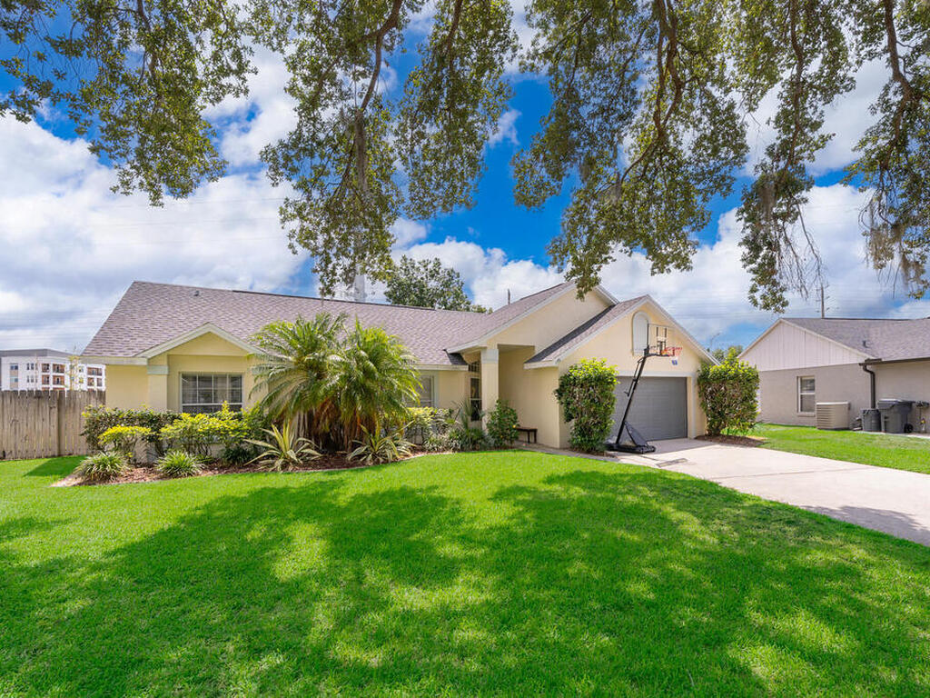 132 Robbins Rest Circle, Davenport, FL 33896