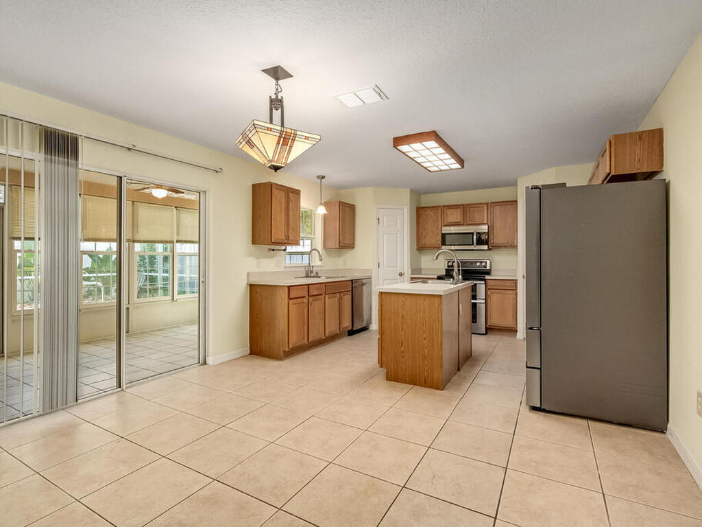 4605 Elena Way, Melbourne, FL 32934