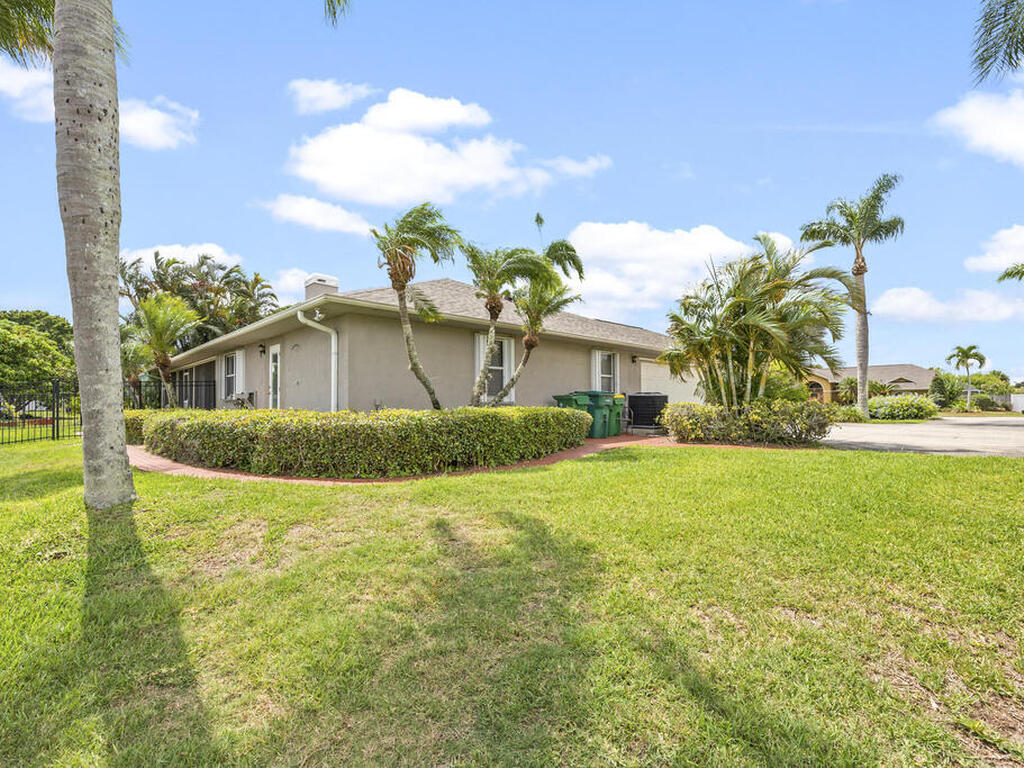 211 Lake Shore Drive, Merritt Island, FL 32953