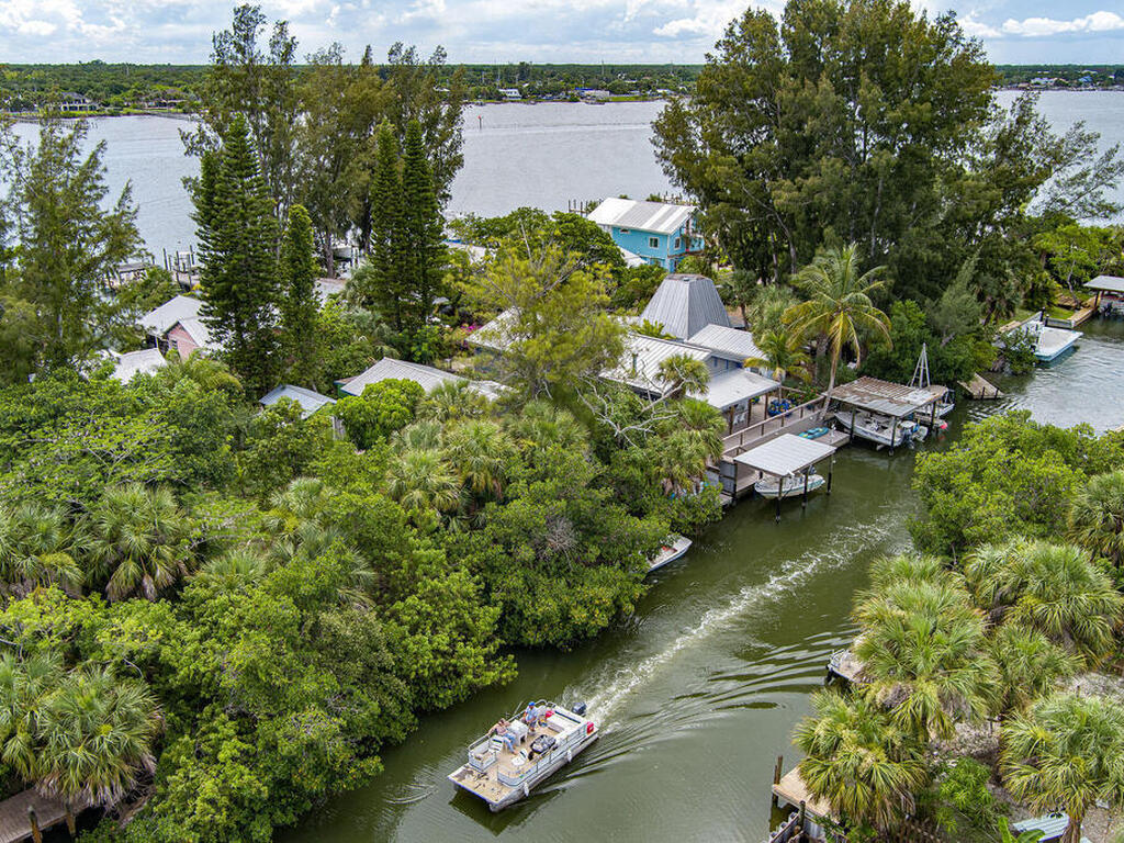 48 Vip Island, Grant, FL 32949