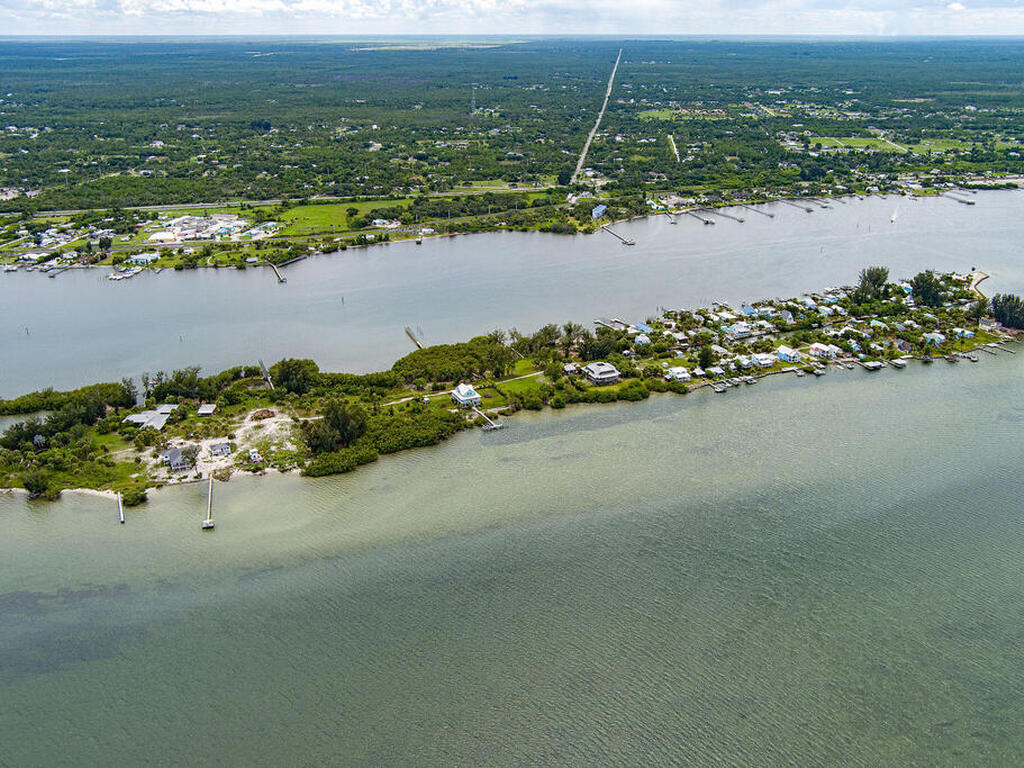 48 Vip Island, Grant, FL 32949