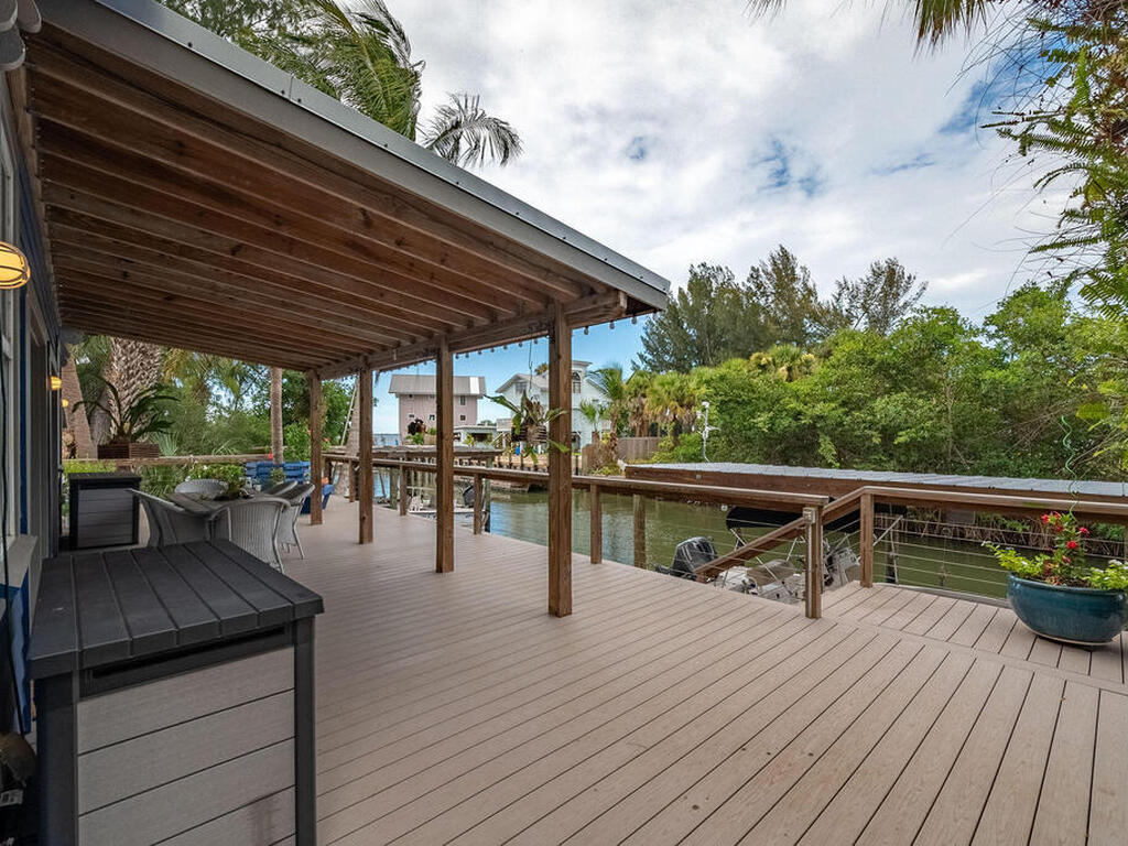 48 Vip Island, Grant, FL 32949