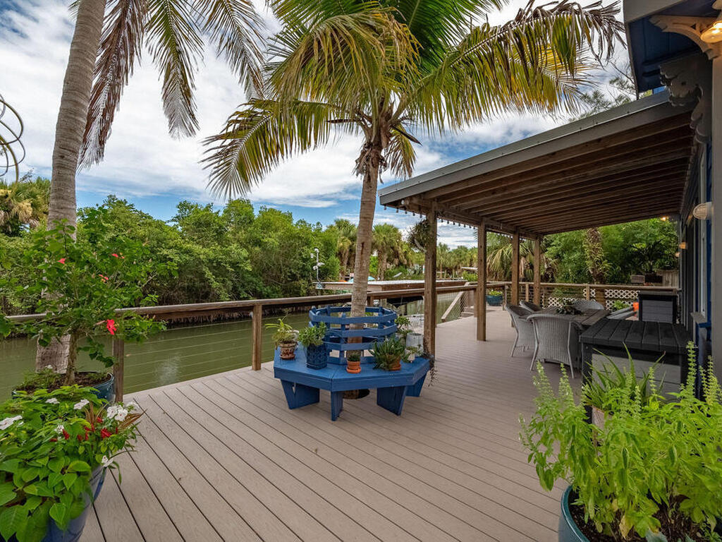 48 Vip Island, Grant, FL 32949