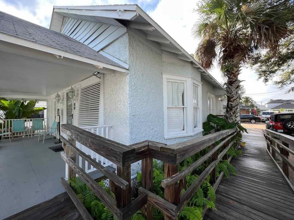 306 Washington Street, New Smyrna Beach, FL 32168