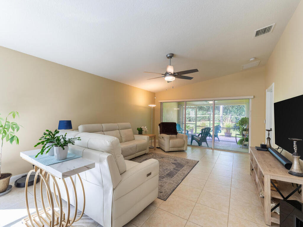 4981 Corsica Square, Vero Beach, FL 32967