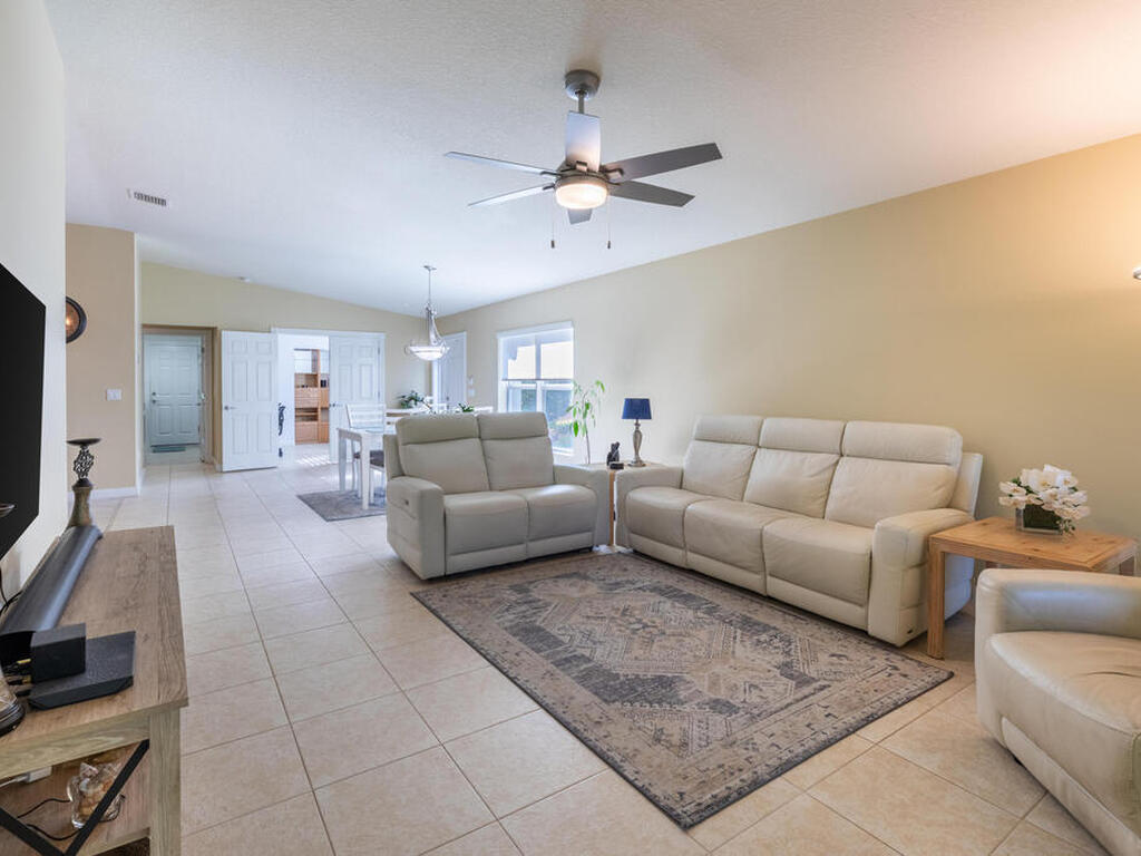 4981 Corsica Square, Vero Beach, FL 32967