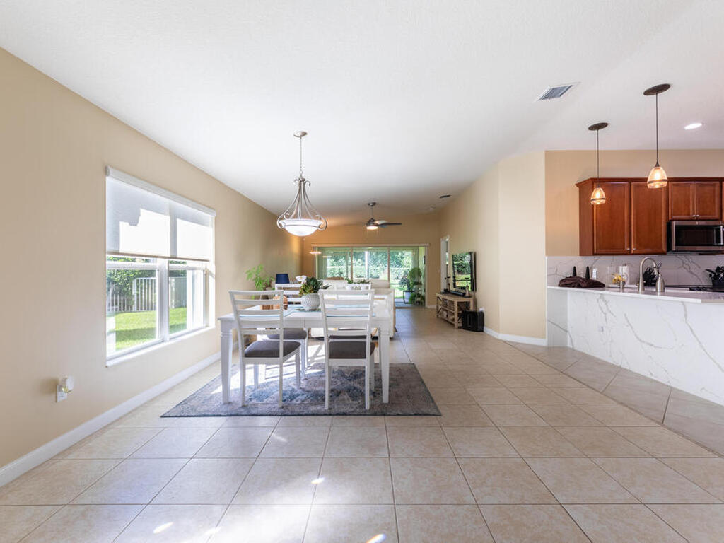 4981 Corsica Square, Vero Beach, FL 32967