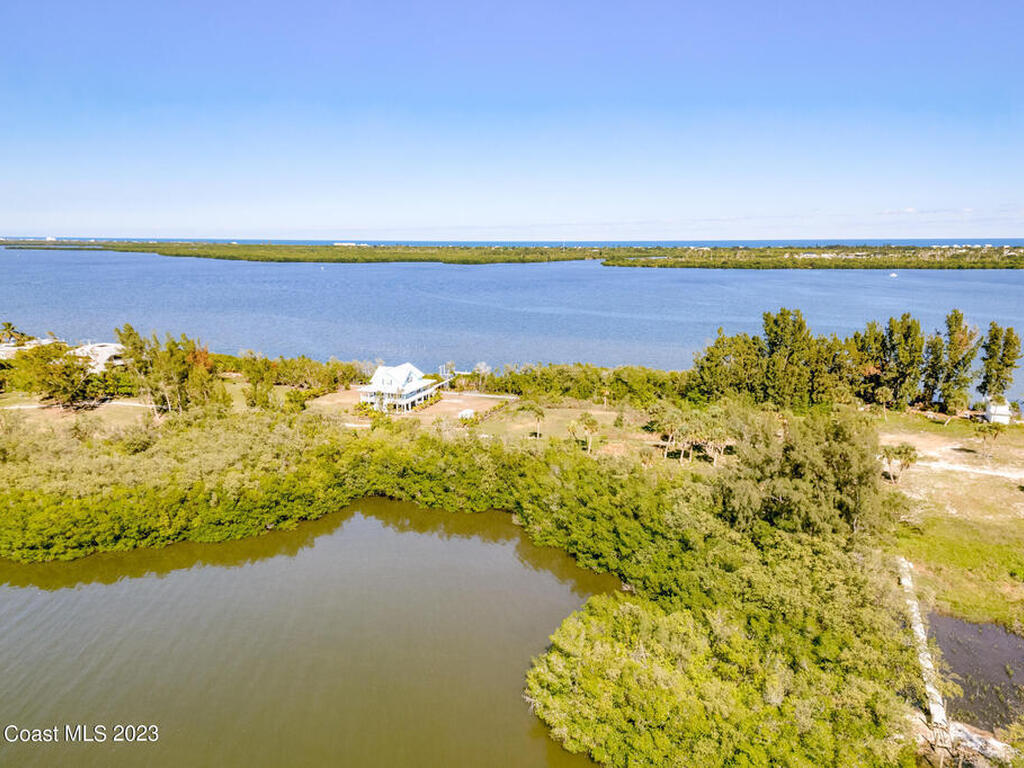 15 Grant Island Estates, Grant, FL 32949