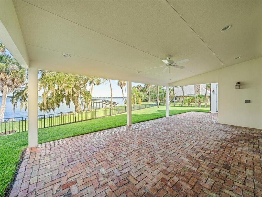 7021 S Tropical Trail, Merritt Island, FL 32952