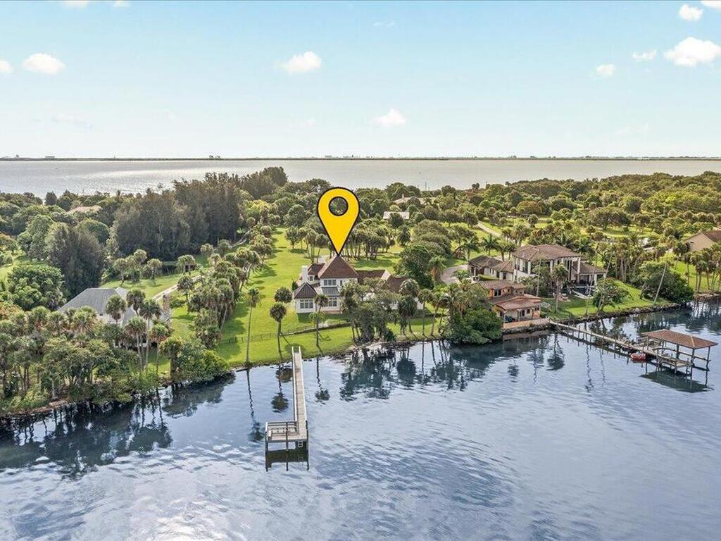 7021 S Tropical Trail, Merritt Island, FL 32952