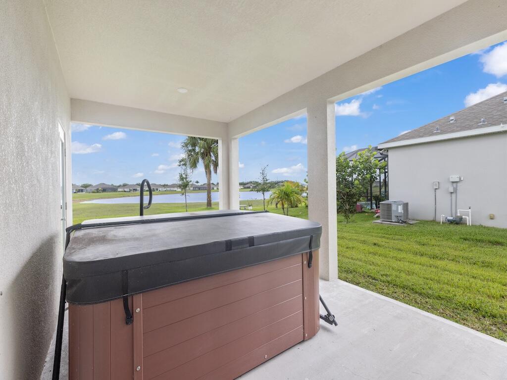 8381 Laguna Circle, Micco, FL 32976