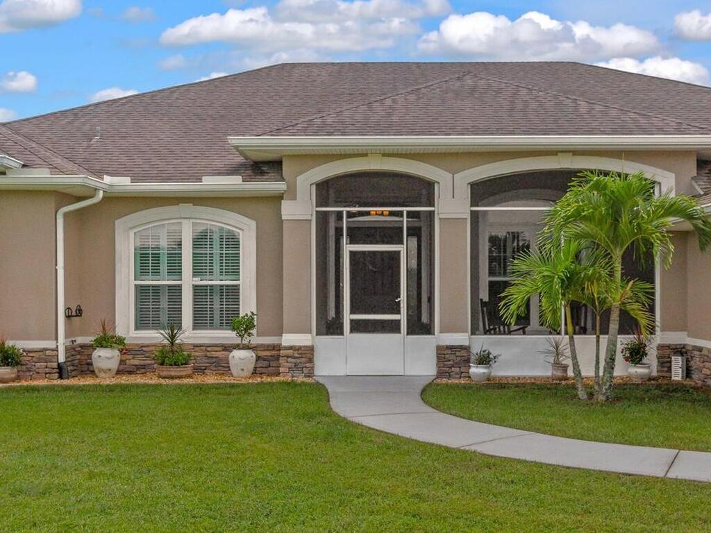 7 Buck Court, Palm Bay, FL 32909