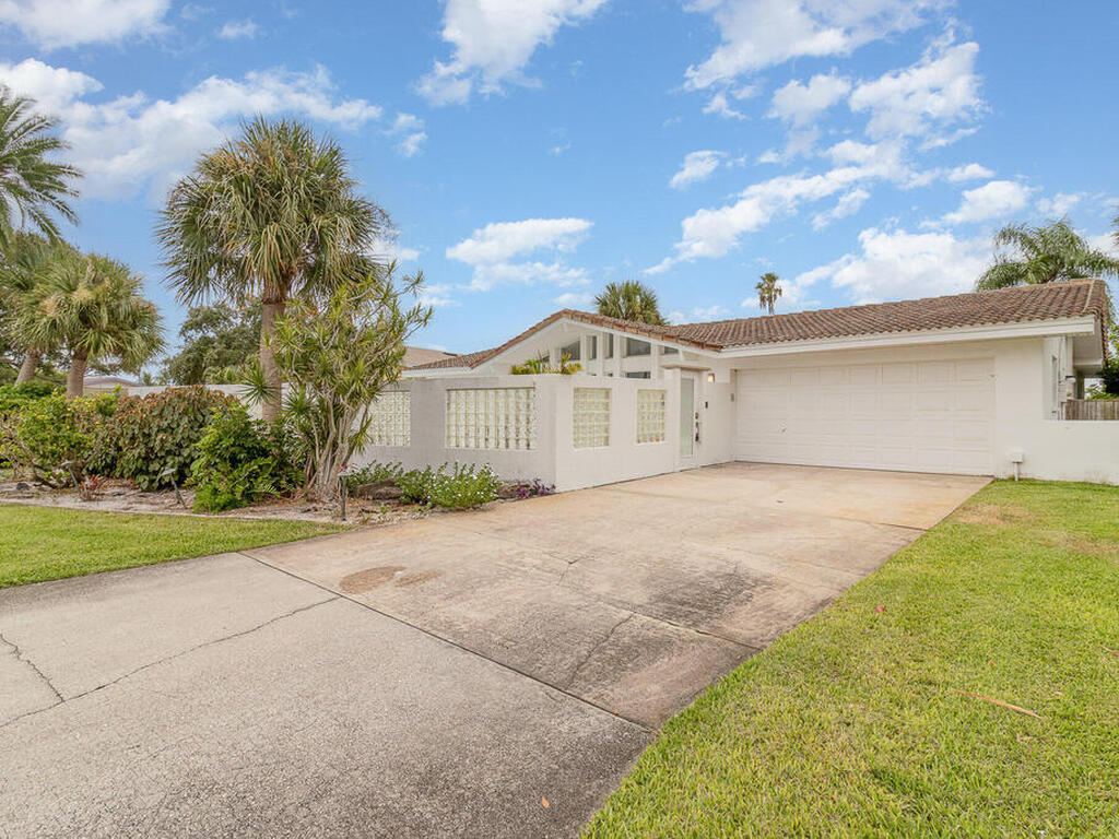 35 Yawl Drive, Cocoa Beach, FL 32931