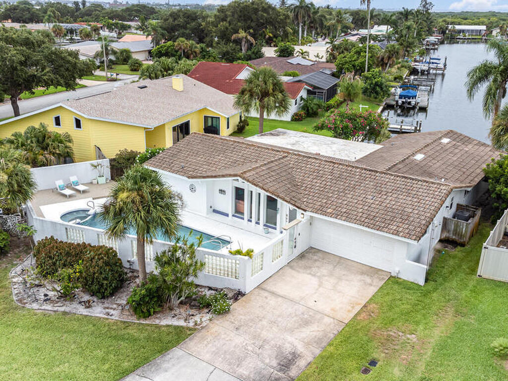 35 Yawl Drive, Cocoa Beach, FL 32931