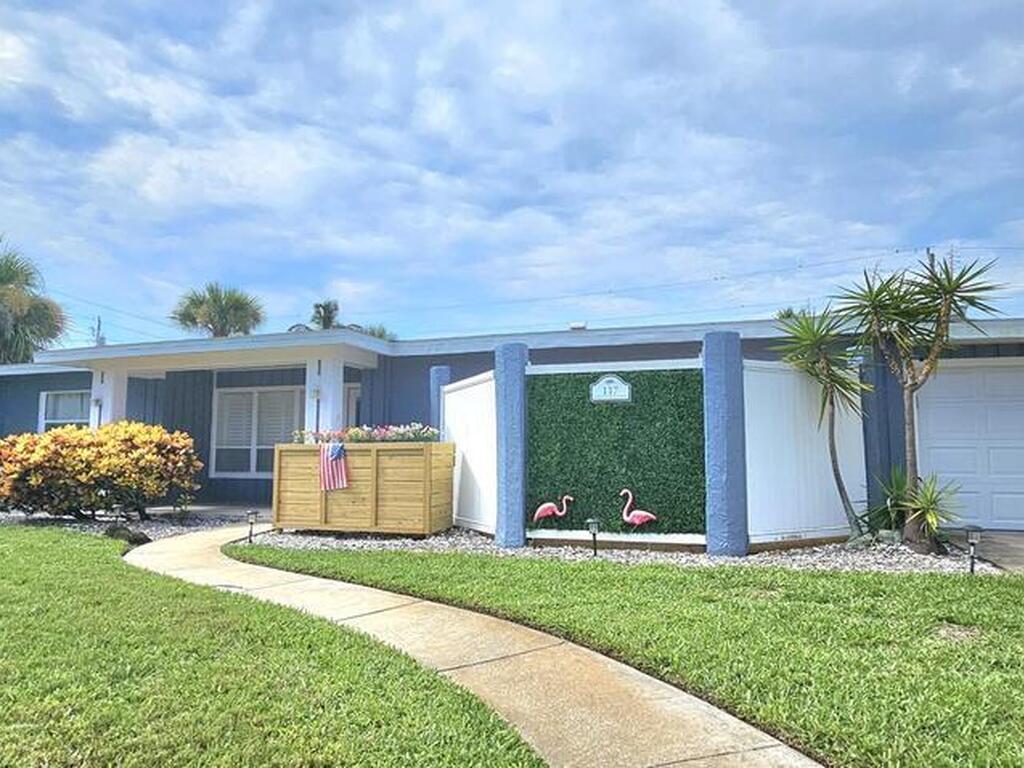 117 W Pasco Lane, Cocoa Beach, FL 32931