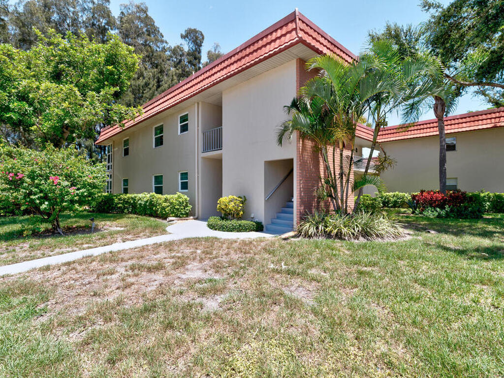 48 Woodland Dr., Vero Beach, FL 32962