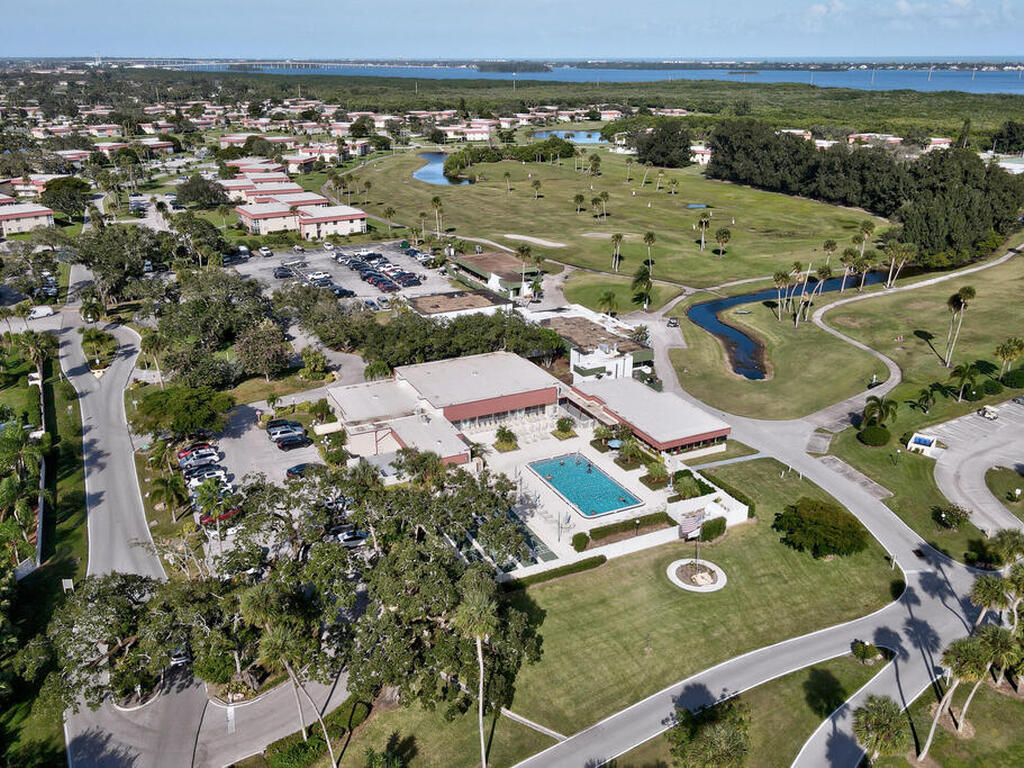 48 Woodland Dr., Vero Beach, FL 32962