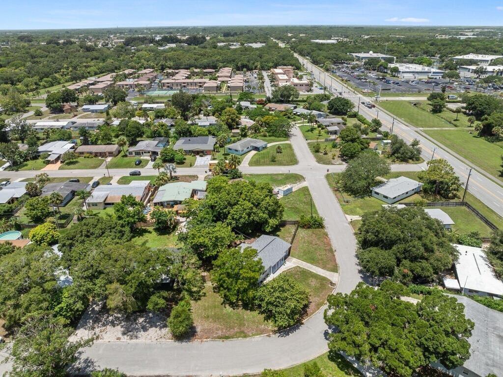 824 Glenmore Circle, Melbourne, FL 32901