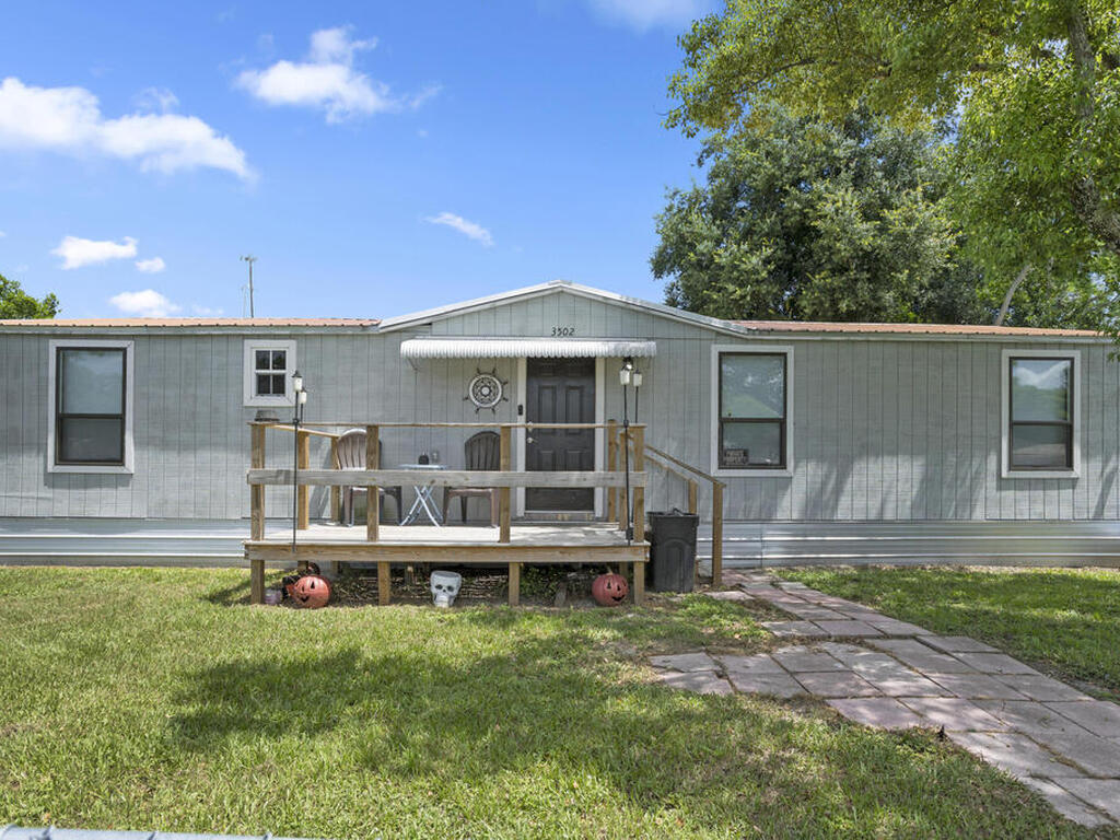 3502 Kittles Street, Mims, FL 32754