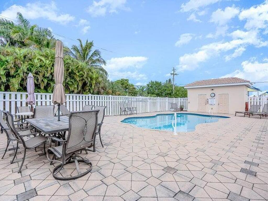 525 Siena Court, Satellite Beach, FL 32937