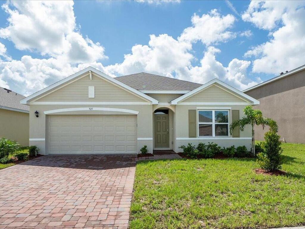 925 Dugan Circle, Palm Bay, FL 32909