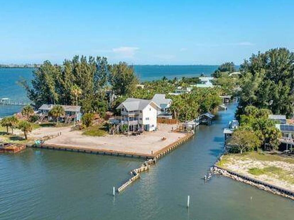 42 Vip Island, Grant Valkaria, FL 32949