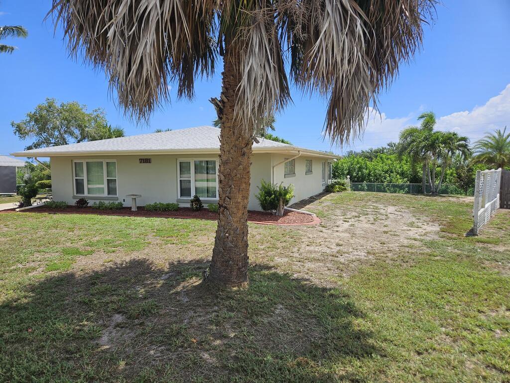 7181 Blue Shore Road, Grant, FL 32949