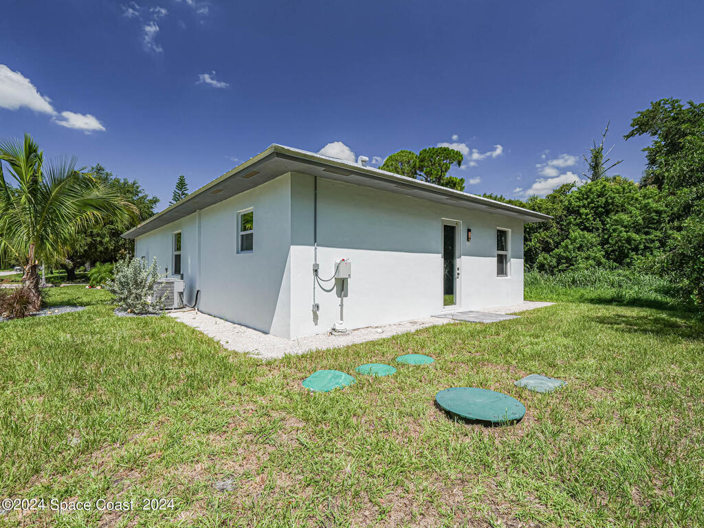 2400 88th Court, Vero Beach, FL 32966