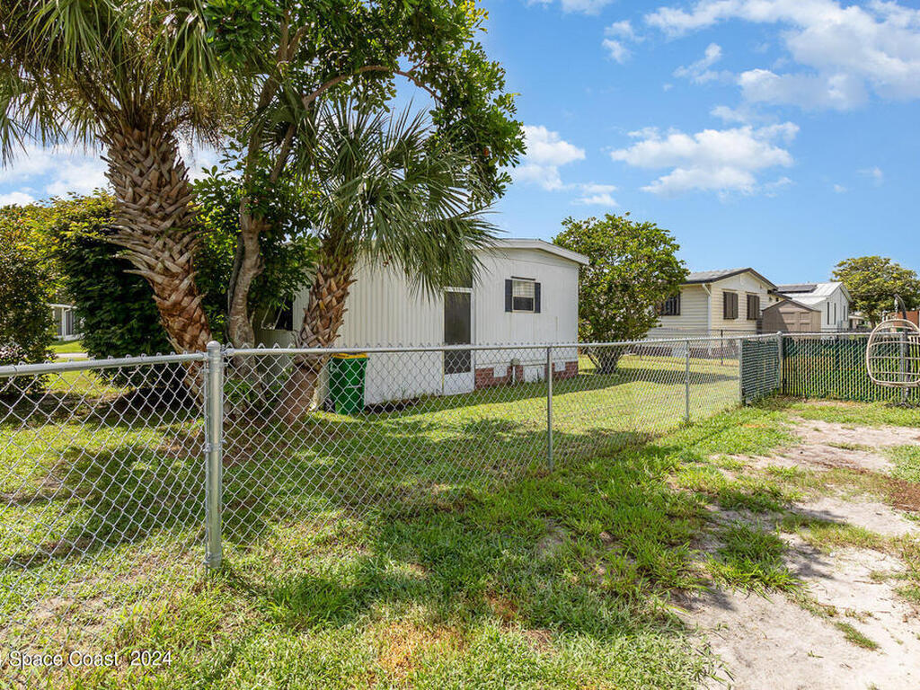 806 Wren Circle, Barefoot Bay, FL 32976