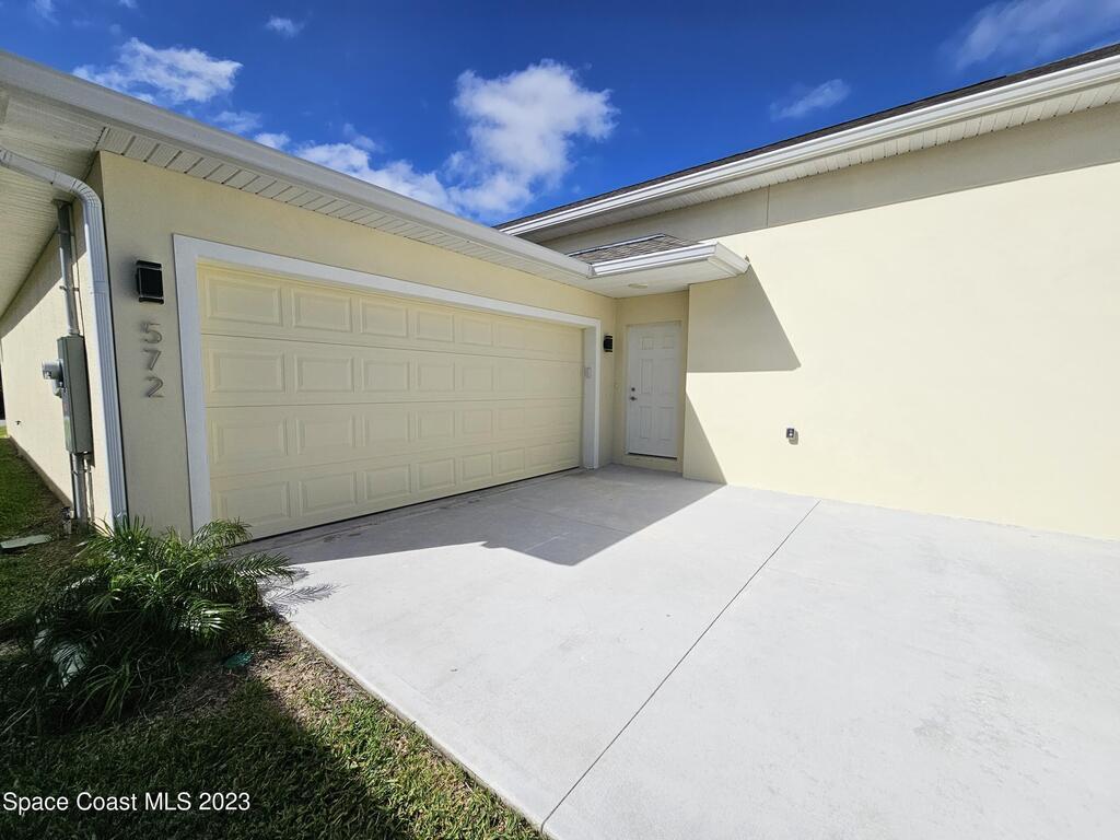 572 Corbin Circle, Palm Bay, FL 32908